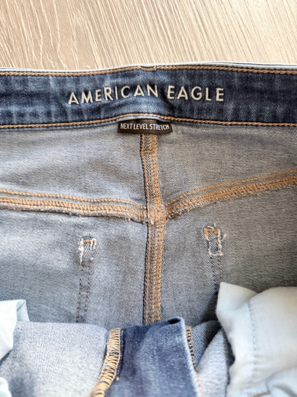 American Eagle Outfitters Light Wash Stretch Denim Jeans - Picture 3 of 7